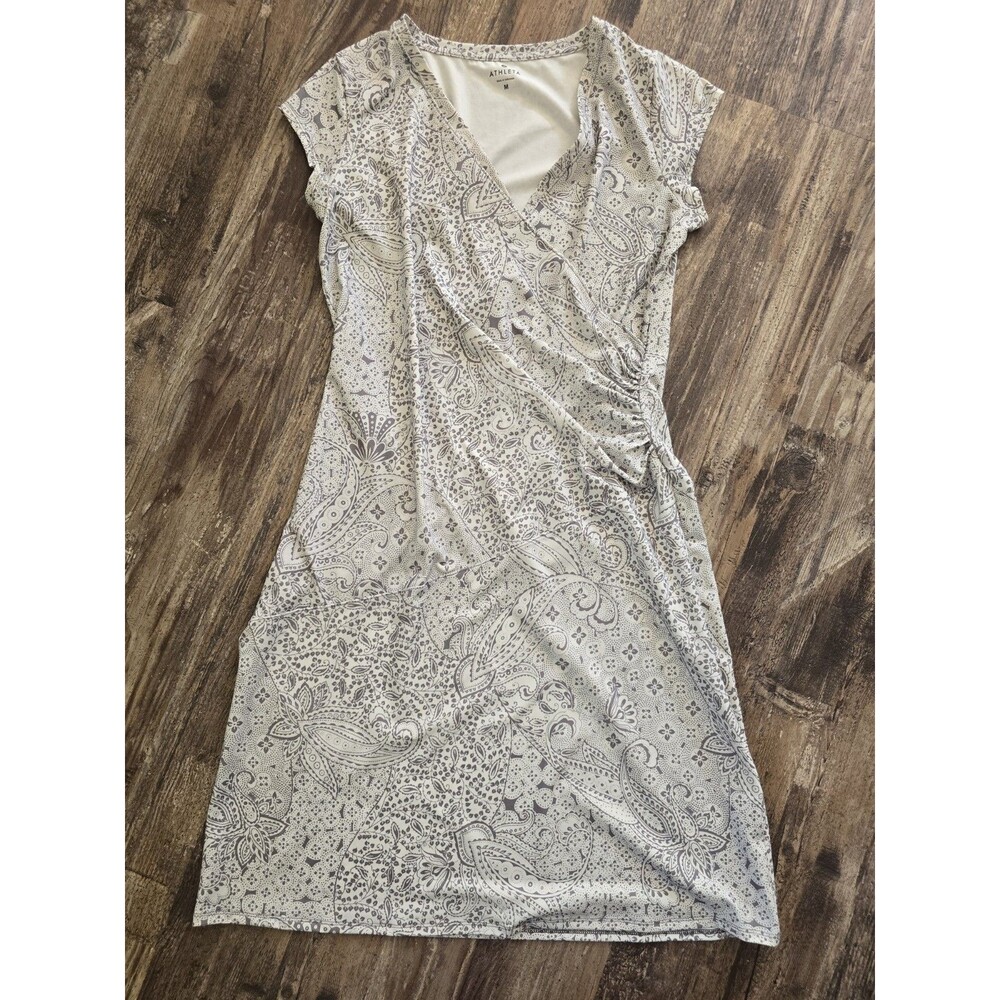 Athleta Paisley Print T-Shirt Dress Size M Gray White Boho Casual Midi Dress